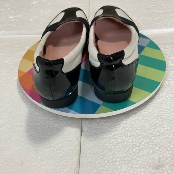 Taryn Rose traveler woman’s shoe. Size 6 - Picture 11 of 13